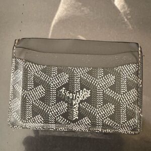 Card holder with yellow inside